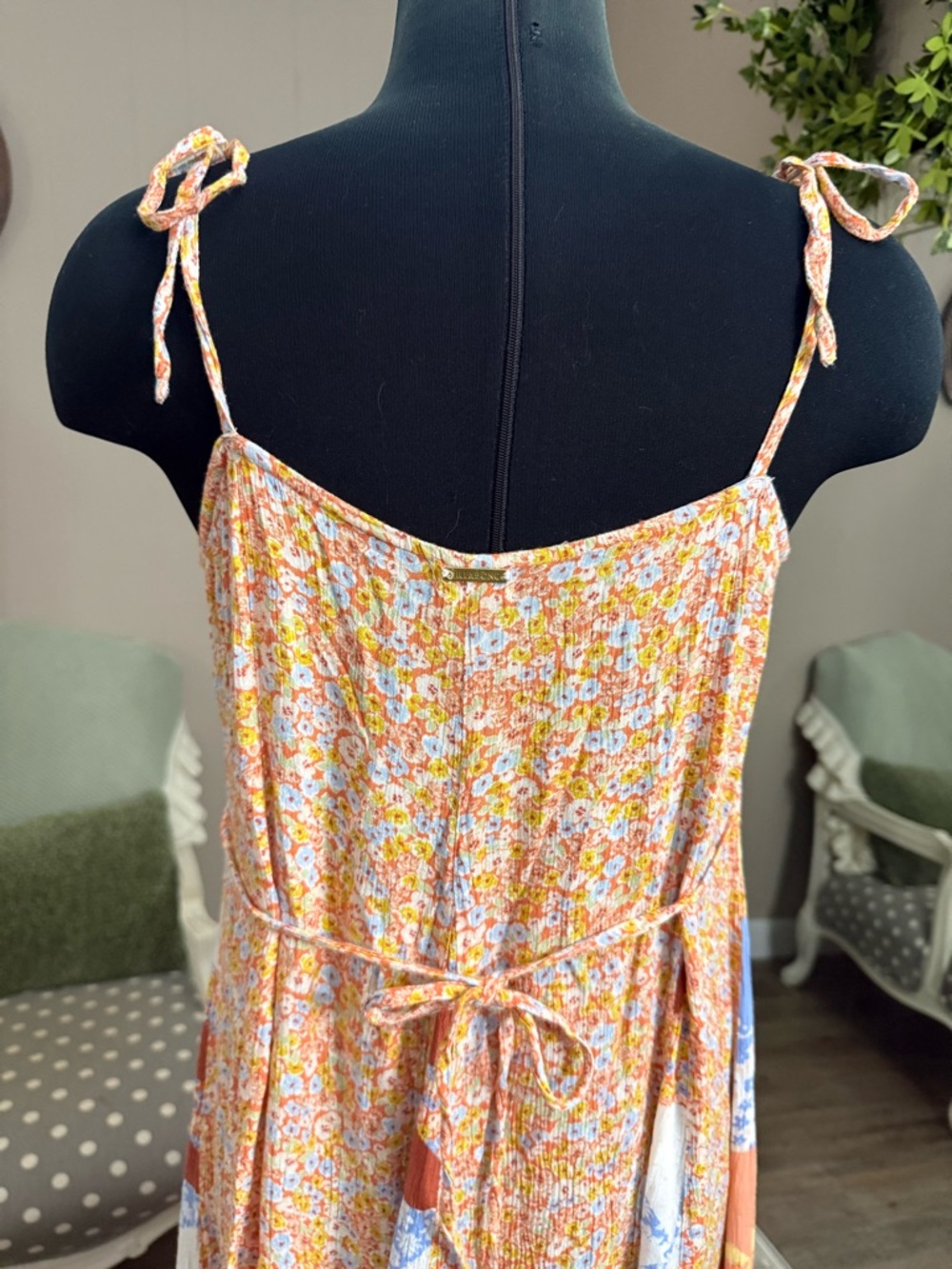 Billabong • Vintage Gal Patchwork FloralMaxi Dress - Picture 6 of 16